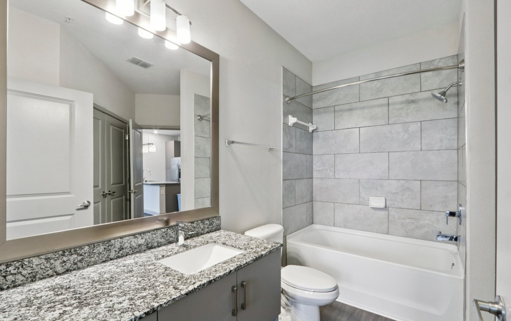 Eden - 1 bedroom floorplan layout with 1 bathroom and 893 square feet (Bathroom Photo
)